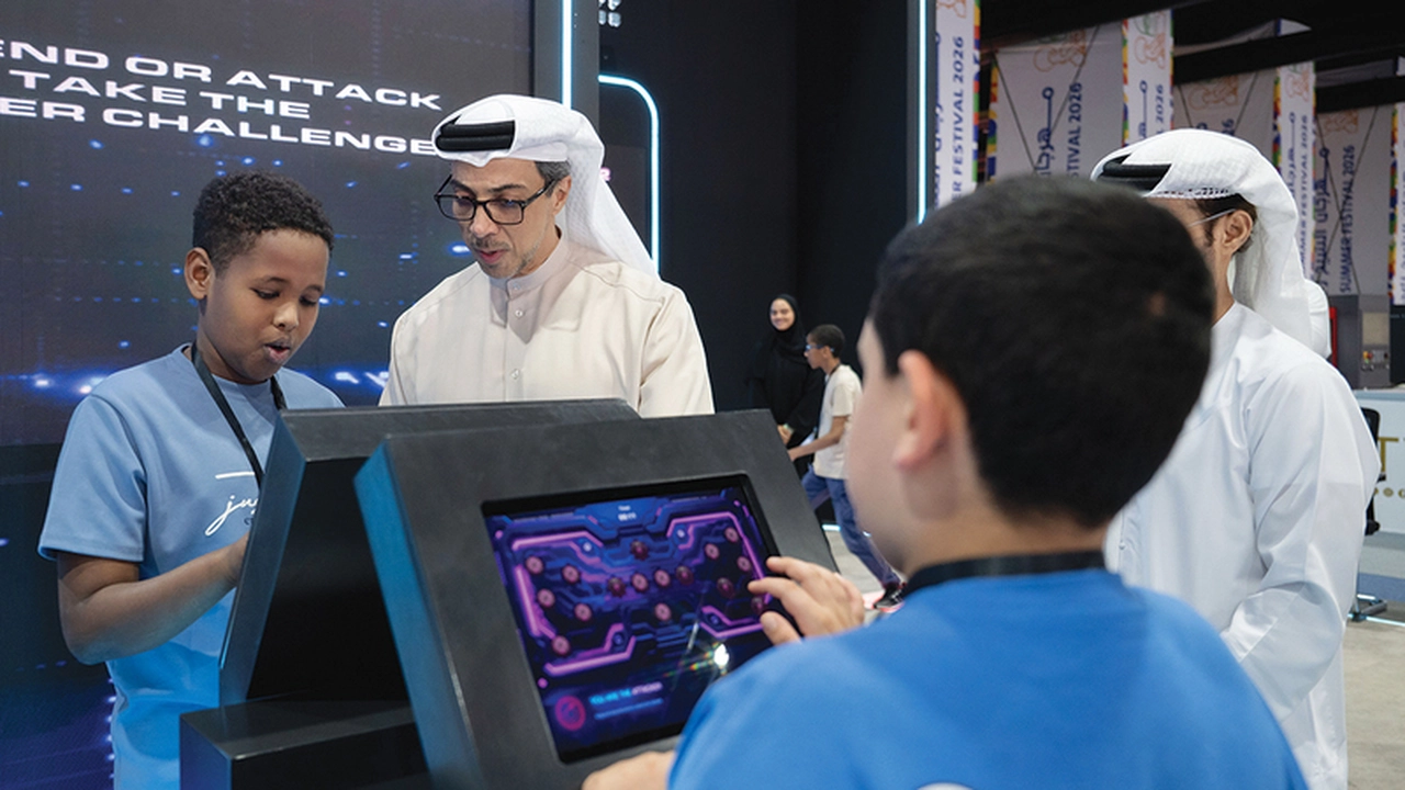 منصور بن زايد يؤكد ضرورة تمكين الإنسان من المعرفة والمهارات للاستثمار فيه